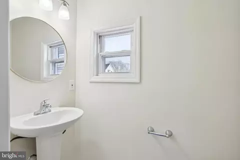 Entry Way - 457 Wesley Ave, Pitman, NJ 08071 photo 5 of 7