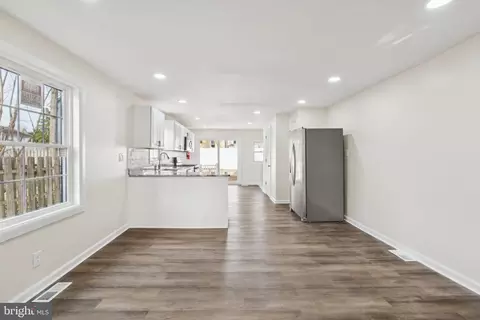 Living - 457 Wesley Ave, Pitman, NJ 08071 photo 2 of 3