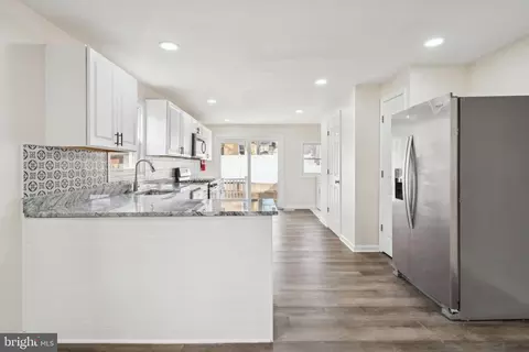 Entry Way - 457 Wesley Ave, Pitman, NJ 08071 photo 2 of 7