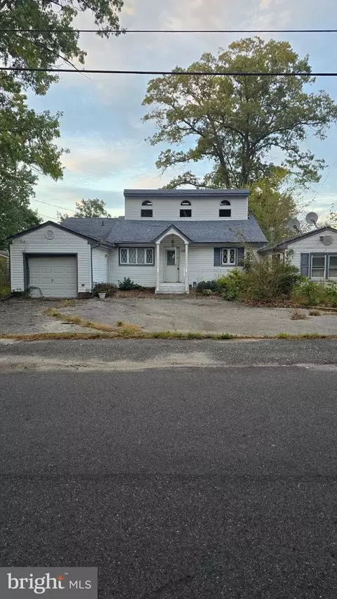2520 S Shore Dr, Williamstown, NJ 08094