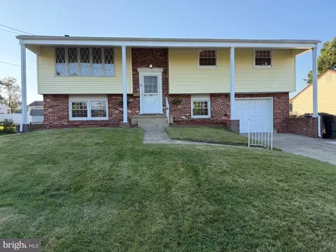 12 Malibu Ln, West Deptford, NJ 08096