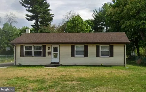 164 W Chestnut St, Clayton, NJ 08312