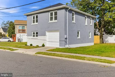 17 W Wood St, Paulsboro, NJ 08066