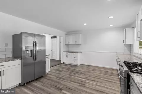 Entry Way - 85 Myrtle Ave, Mickleton, NJ 08056 photo 1 of 6