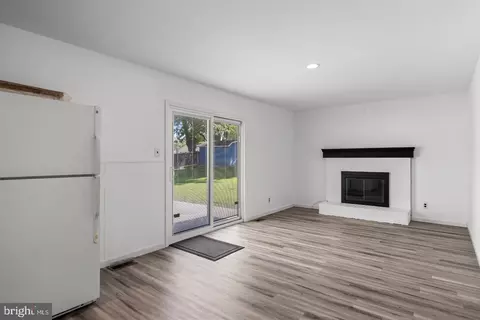 Living - 85 Myrtle Ave, Mickleton, NJ 08056 photo 2 of 8