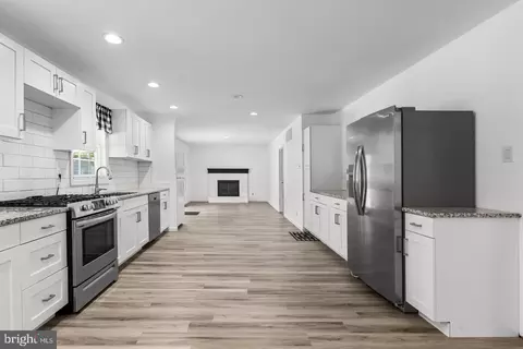 Entry Way - 85 Myrtle Ave, Mickleton, NJ 08056 photo 2 of 6