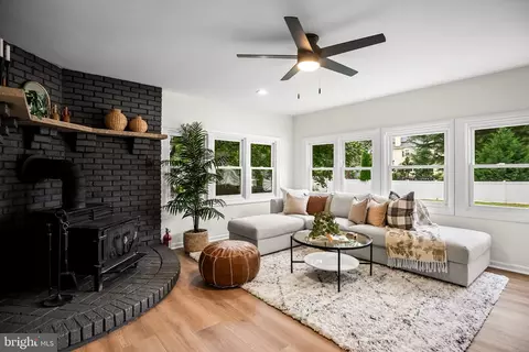 Living - 20 E Woodland Ave, Pitman, NJ 08071 photo 3 of 5