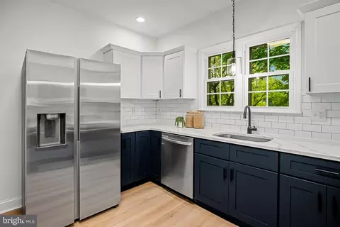 Kitchen - 20 E Woodland Ave, Pitman, NJ 08071 photo 4 of 5