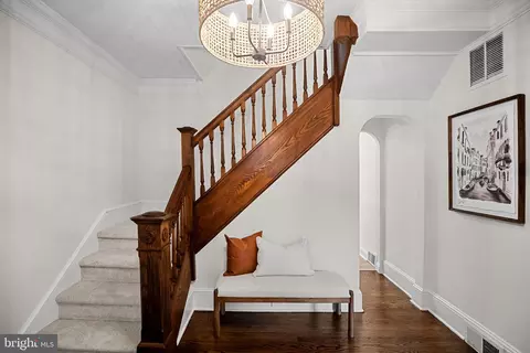 Entry Way - 20 E Woodland Ave, Pitman, NJ 08071 photo 2 of 4