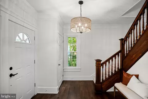 Entry Way - 20 E Woodland Ave, Pitman, NJ 08071 photo 1 of 4