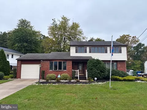 68 Bells Lake Dr, Blackwood, NJ 08012