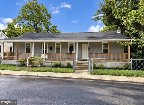 242 W Washington St, Paulsboro, NJ 08066