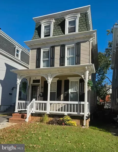 64 E Centre St, Woodbury, NJ 08096