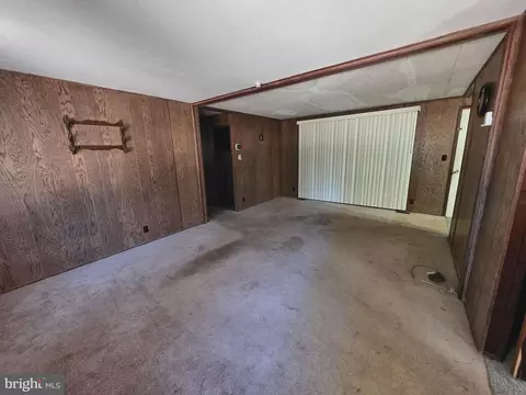 Living - 799 Ferrell Rd, Monroeville, NJ 08343 photo 1 of 6