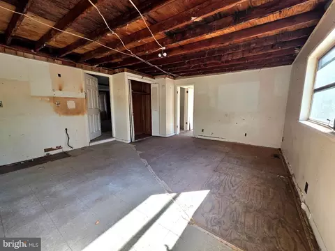 Living - 799 Ferrell Rd, Monroeville, NJ 08343 photo 5 of 6