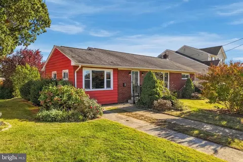 120 S Poplar St, Gibbstown, NJ 08027