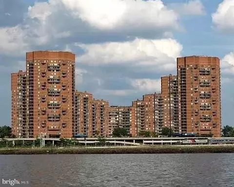 2138 Harmon Cove Tower #2138, Secaucus, NJ 07094