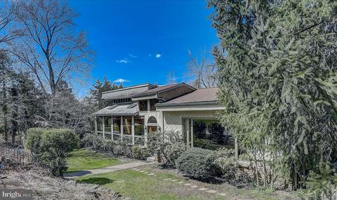1 Crestmont Cir, Stockton, NJ 08559