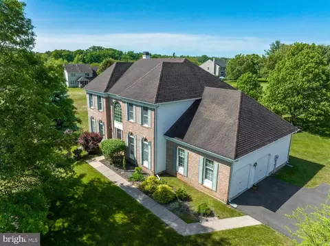 17 Neshanic Dr, Ringoes, NJ 08551