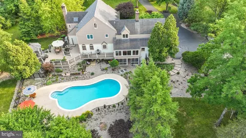 9 Hartpence Ct, Flemington, NJ 08822