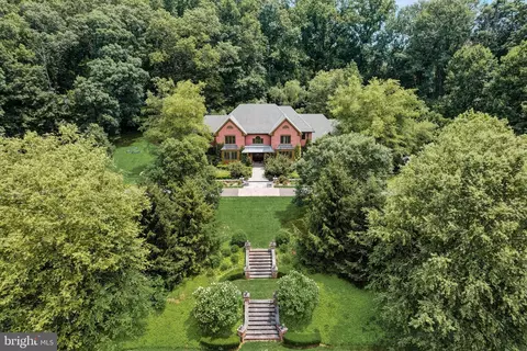 8 Mill Pond Rd, Milford, NJ 08848