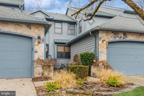 3 Hillside Ct, Lambertville, NJ 08530