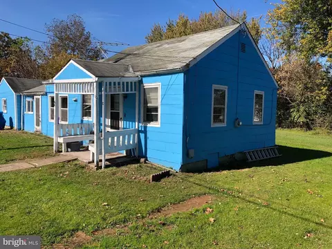 64 Belvidere Ave, Lambertville, NJ 08530