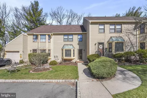 506 Sturbridge Ct, Flemington, NJ 08822