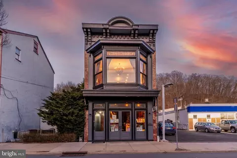 12 N Main St, Lambertville, NJ 08530