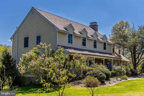 138 Back Brook Rd, Ringoes, NJ 08551