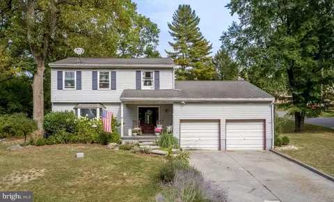 58 Alexander Ave, Lambertville, NJ 08530