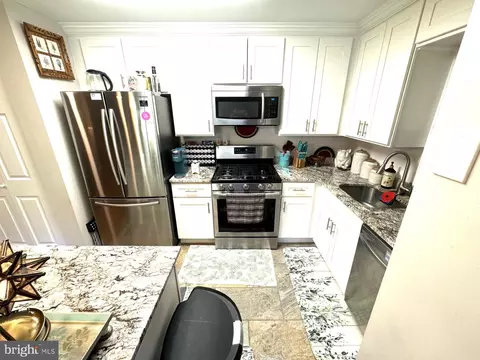 Kitchen - 27 Sam Bonnell Dr, Clinton, NJ 08809 photo 2 of 4