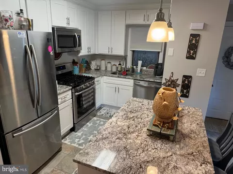 Kitchen - 27 Sam Bonnell Dr, Clinton, NJ 08809 photo 4 of 4