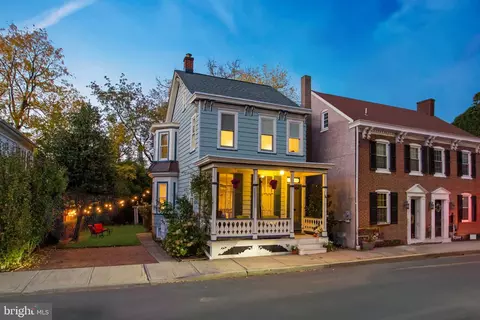34 Swan St, Lambertville, NJ 08530
