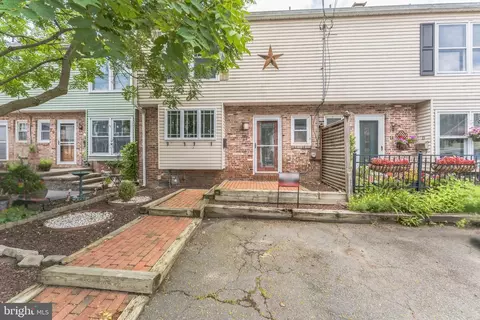 27 Wilson St, Lambertville, NJ 08530