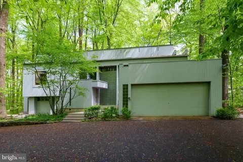 57 Raven Rock Rd, Stockton, NJ 08559