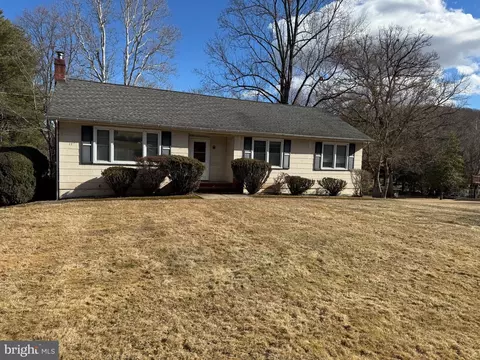 217 Sidney Rd, Pittstown, NJ 08867