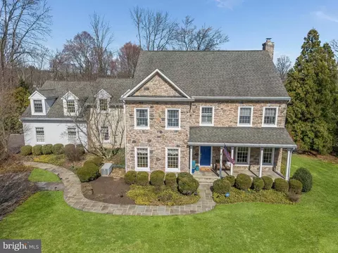 27 Milestone Dr, Ringoes, NJ 08551