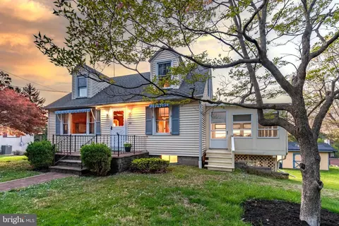 22 Highland Ave, Lambertville, NJ 08530