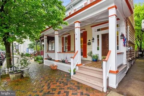 91 N Main St, Lambertville, NJ 08530