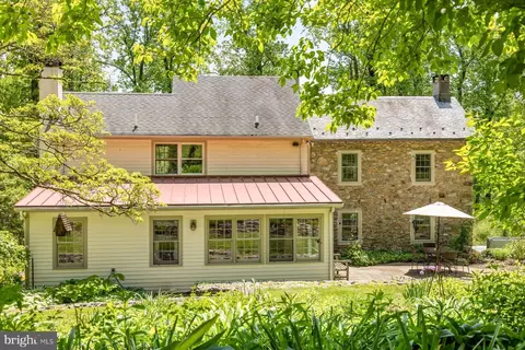 757 Sweet Hollow Rd, Bloomsbury, NJ 08804