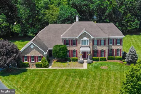 3 Waterford Ct, Flemington, NJ 08822