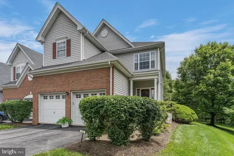 17 Paddock Ln, Flemington, NJ 08822