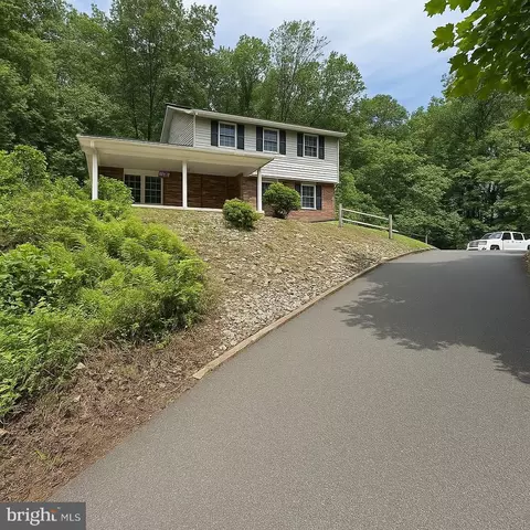 232 Turkey Hill Rd, Bloomsbury, NJ 08804