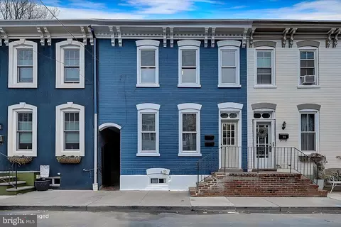 27 Swan St, Lambertville, NJ 08530