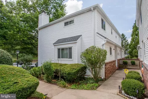 1202 Southard Ct, Flemington, NJ 08822
