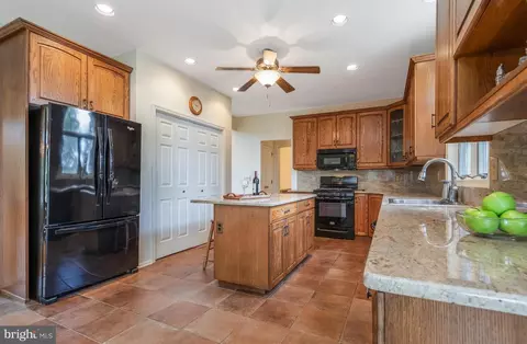 Kitchen - 4 Wheatfield Rd, Flemington, NJ 08822 photo 4 of 4