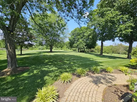 Exterior - 4 Wheatfield Rd, Flemington, NJ 08822 photo 8 of 12