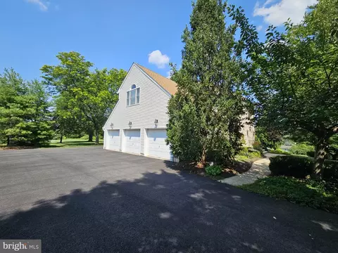 Exterior - 4 Wheatfield Rd, Flemington, NJ 08822 photo 6 of 12
