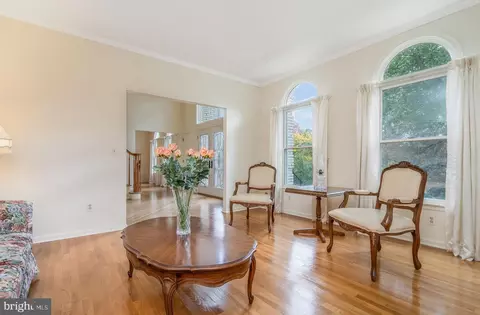 Living - 4 Wheatfield Rd, Flemington, NJ 08822 photo 2 of 2